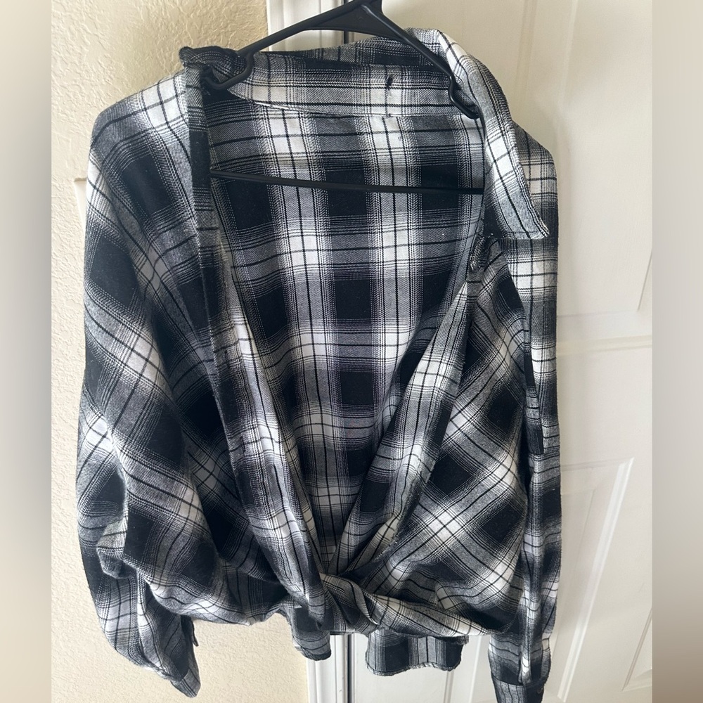 Black and white flannel with front twist